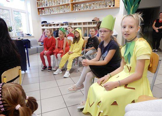 Grafika 4: ,,Na straganie" - jem warzywa i owoce