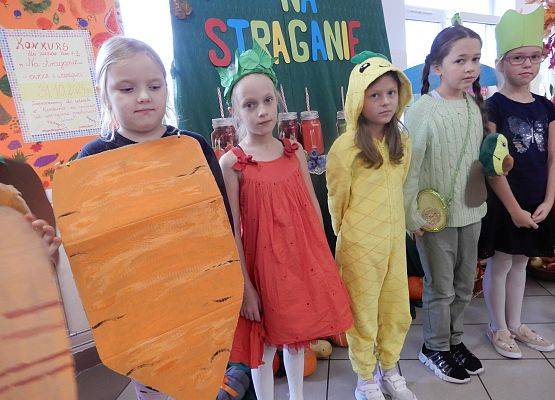 Grafika 7: ,,Na straganie" - jem warzywa i owoce