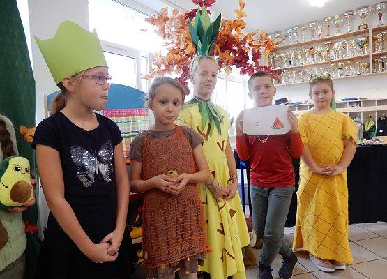 Grafika 10: ,,Na straganie" - jem warzywa i owoce