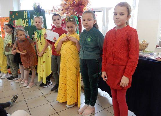 Grafika 9: ,,Na straganie" - jem warzywa i owoce