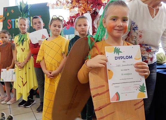 Grafika 17: ,,Na straganie" - jem warzywa i owoce