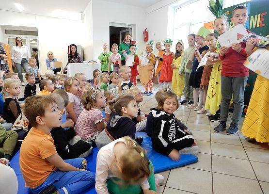 Grafika 21: ,,Na straganie" - jem warzywa i owoce