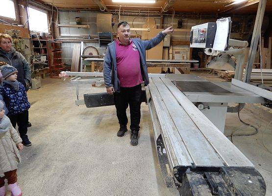 Grafika 1: Z wizytą w stolarni