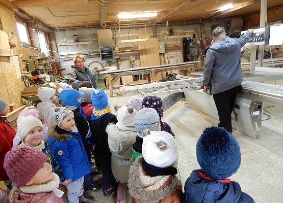 Grafika 2: Z wizytą w stolarni