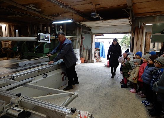 Grafika 3: Z wizytą w stolarni