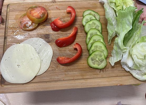 Grafika 3: Warsztaty kulinarne na lekcji języka kaszubskiego w klasie 7 i 8