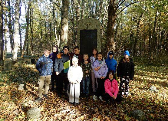 Grafika 1: Wyjście na cmentarz w ramach lekcji języka kaszubskiego