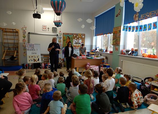 Grafika 1: Spotkanie z Panią policjantką w ramach zajęć SKO