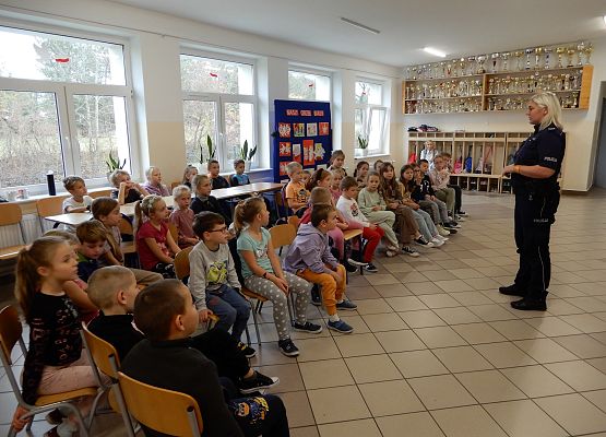 Grafika 6: Spotkanie z Panią policjantką w ramach zajęć SKO