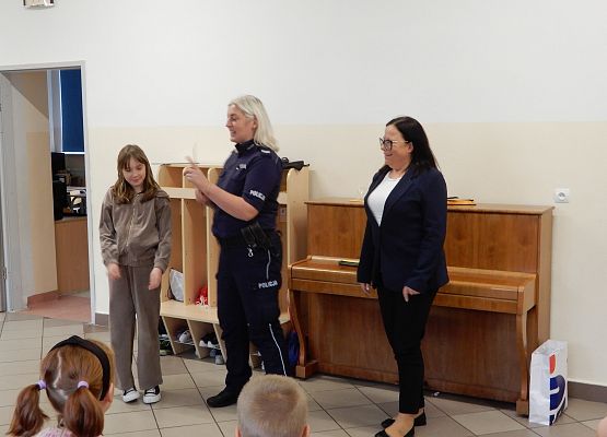 Grafika 5: Spotkanie z Panią policjantką w ramach zajęć SKO