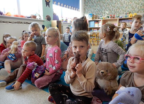 Grafika 4: Dzień Pluszowego Misia z Gminną Biblioteką