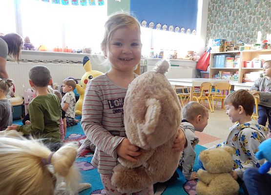 Grafika 11: Dzień Pluszowego Misia z Gminną Biblioteką