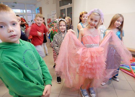 Grafika 3: Bal jesienny.