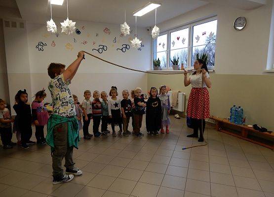 Grafika 5: Bal jesienny.