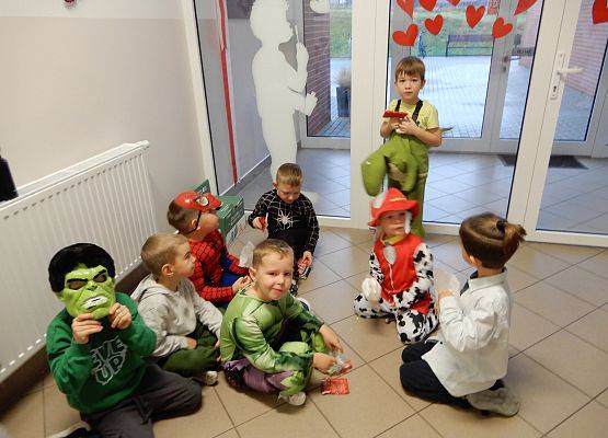 Grafika 8: Bal jesienny.