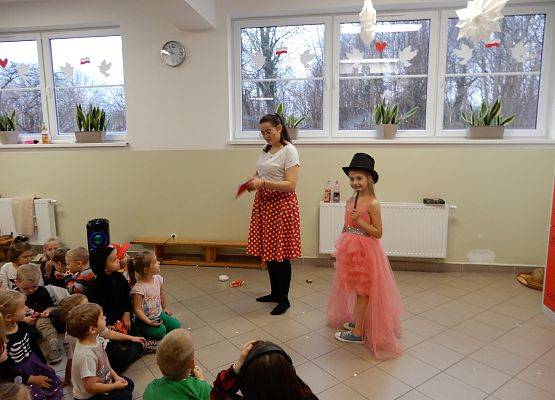 Grafika 9: Bal jesienny.