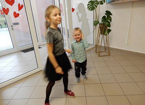 Grafika 12: Bal jesienny.