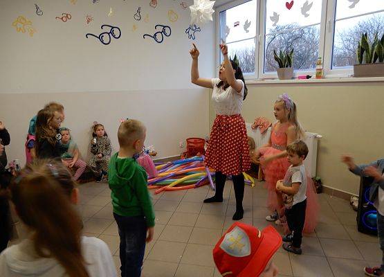 Grafika 13: Bal jesienny.