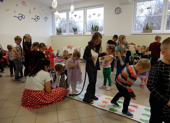 Grafika 15: Bal jesienny.