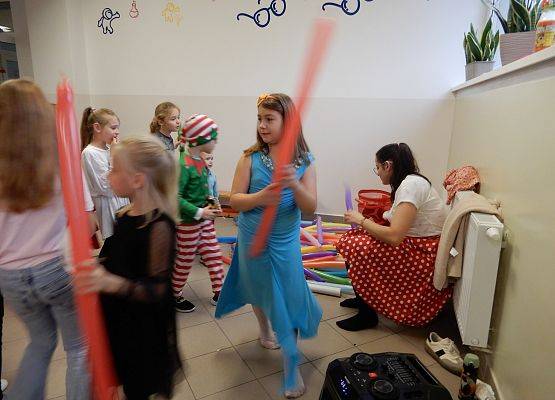 Grafika 17: Bal jesienny.