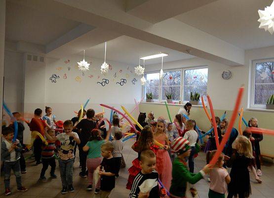 Grafika 19: Bal jesienny.