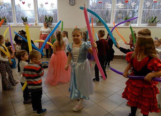 Grafika 21: Bal jesienny.