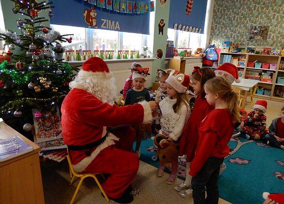 Grafika 12: Mikołajki w grupach przedszkolnych.