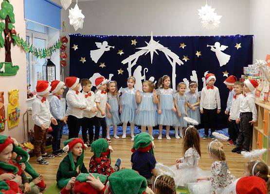Grafika 6: Przedstawienie świąteczne w przedszkolu