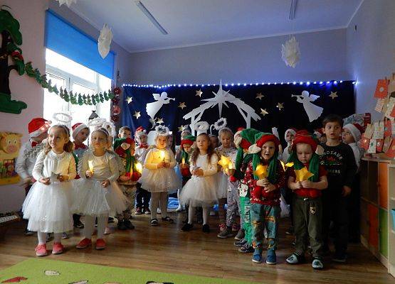 Grafika 8: Przedstawienie świąteczne w przedszkolu