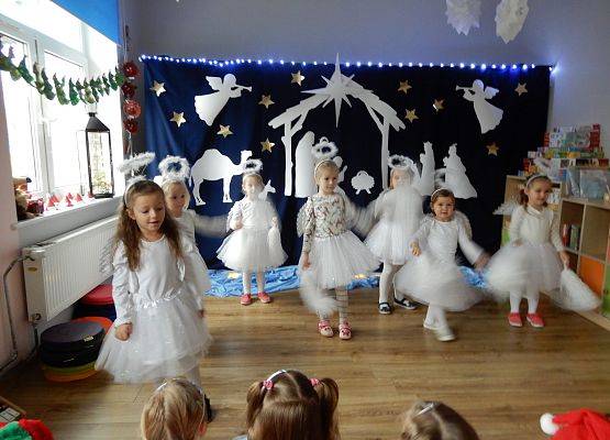 Grafika 10: Przedstawienie świąteczne w przedszkolu