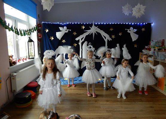 Grafika 11: Przedstawienie świąteczne w przedszkolu