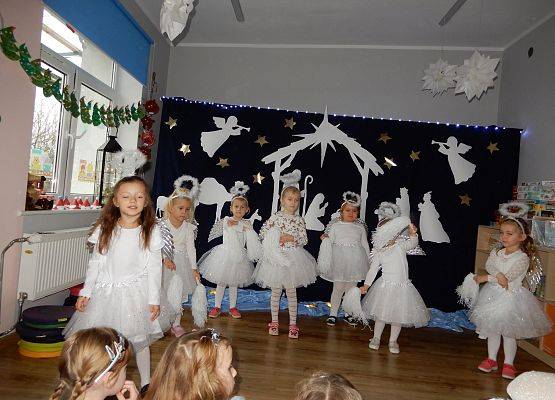 Grafika 14: Przedstawienie świąteczne w przedszkolu
