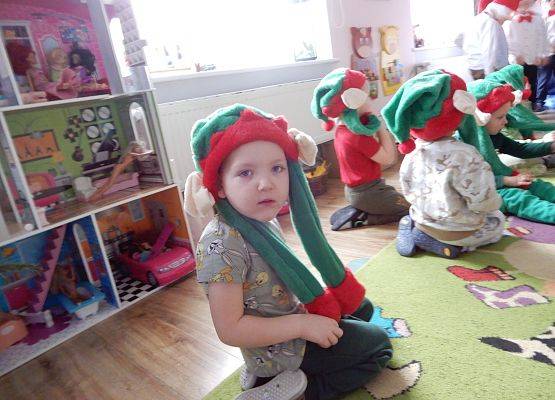 Grafika 15: Przedstawienie świąteczne w przedszkolu