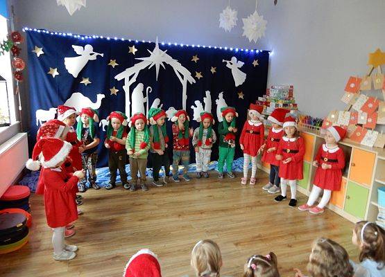 Grafika 18: Przedstawienie świąteczne w przedszkolu