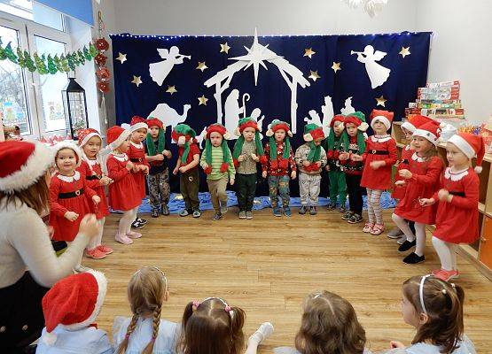 Grafika 19: Przedstawienie świąteczne w przedszkolu