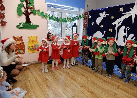 Grafika 20: Przedstawienie świąteczne w przedszkolu