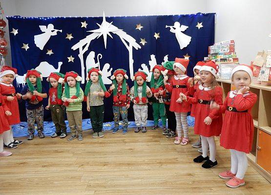 Grafika 21: Przedstawienie świąteczne w przedszkolu