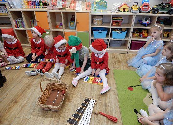 Grafika 23: Przedstawienie świąteczne w przedszkolu