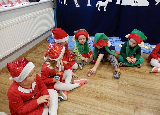 Grafika 25: Przedstawienie świąteczne w przedszkolu