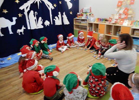 Grafika 27: Przedstawienie świąteczne w przedszkolu