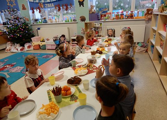 Grafika 4: Wigilia w przedszkolu