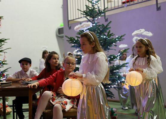 Grafika 81: Jasełka szkolne