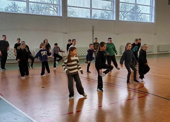 Grafika 3: Dzika "Kowbojka" - lekcje tańca