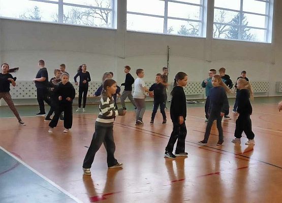 Grafika 1: Dzika "Kowbojka" - lekcje tańca