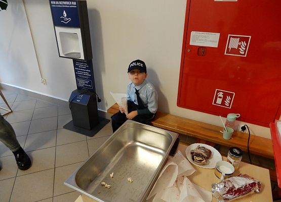 Grafika 8: Bal karnawałowy.