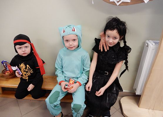 Grafika 9: Bal karnawałowy.