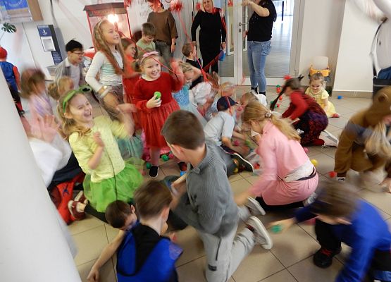 Grafika 14: Bal karnawałowy.