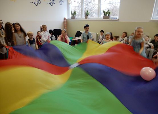 Grafika 17: Bal karnawałowy.