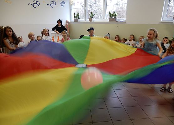 Grafika 18: Bal karnawałowy.