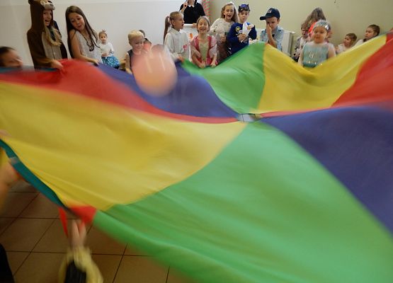 Grafika 20: Bal karnawałowy.